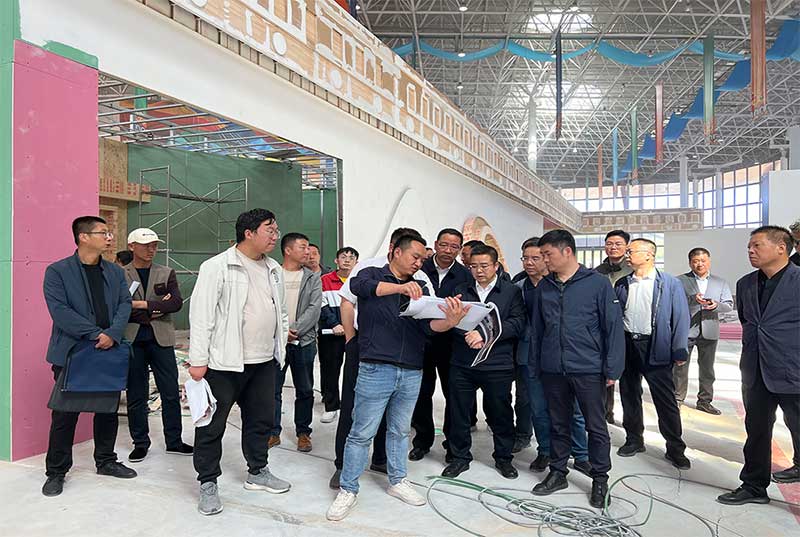 甘南州向导莅临70周年成绩展施工现场检查指导